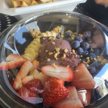 Waffle and Berry - Acai bowl - Waffles Near Me - Honolulu, Hawaii