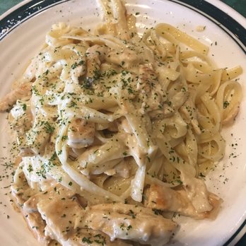 Luigi's Pasta & Pizza bar - Chicken Chicken Fettuccini Alfredo - Pizza Near Me - Dallas, Texas