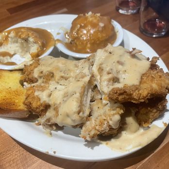 Cheddar's Scratch Kitchen - HARD MASKED POTATOES and COLD SALTY CHICKEN AND GRAVY ON A STEAMING HOT PLATE THAT HAD BEEN MICROWAVED! - Comfort Food Near Me - Valdosta, Georgia Cheddar's Scratch Kitchen - HARD MASKED POTATOES and COLD SALTY CHICKEN AND GRAVY ON A STEAMING HOT PLATE THAT HAD BEEN MICROWAVED! - Comfort Food Near Me - Valdosta, Georgia