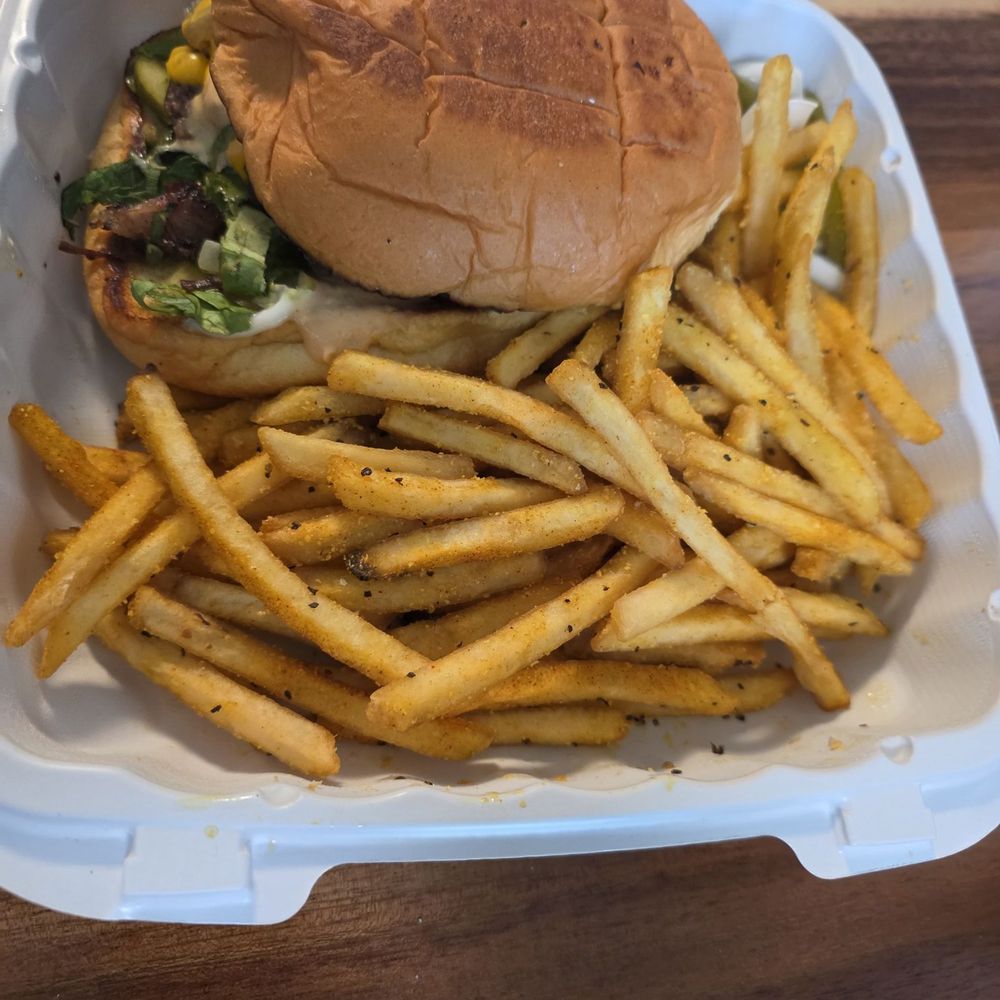 Breakwater Barbecue - Breakwater burger - Barbeque Near Me - El Granada, California