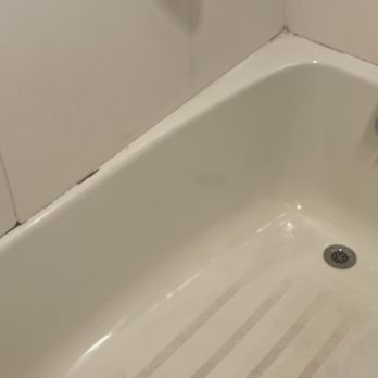 Budget Host Inn - Dirty bathroom mold - Hotels Near Me - Saint Ignace, Michigan