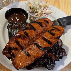 Smokey Oaks Tavern - Smoked Meats - that's a split open smoked hot link on top of ribs on top of pulled pork.