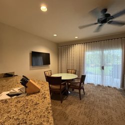 Kona Coast Resort - Dining area and kitchen and backdoors