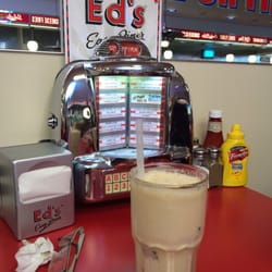 Eds Easy Diner - Iced frappe and the jukebox