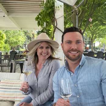 Coche Vino Wine Tours - Gorgeous outside area enjoyed with my children! - Wine Tours Near Me