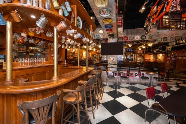 Pike Pub by null