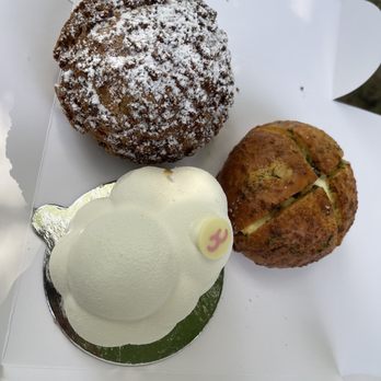Bibble & Sip - White cloud (bottom) Earl Grey Vanilla Cream Puff (top) - must try  Garlic Cream Cheese Bun - Available Fri-Sun Only. - Coffee & Tea Near Me - New York, New York
