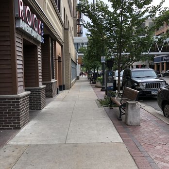 Need Pizza - Pizza Near Me - Cedar Rapids, Iowa