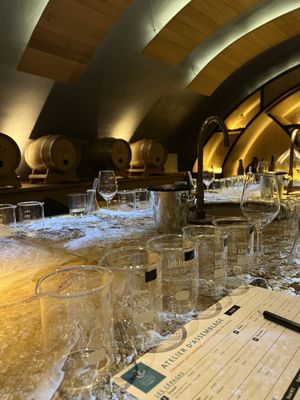 Les Caves du Louvre by null