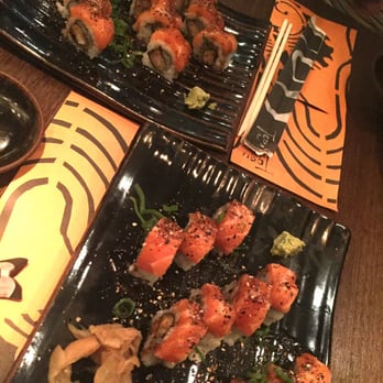 Togu - Temp special roll- tempura with salmon on top in a unagi sauce - Japanese Near Me - Rio de Janeiro, RJ