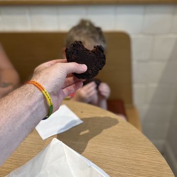 Levain Bakery - Williamsburg, Brooklyn - Dark chocolate chocolate chip - Bakeries Near Me - Brooklyn, New York Levain Bakery - Williamsburg, Brooklyn - Dark chocolate chocolate chip - Bakeries Near Me - Brooklyn, New York