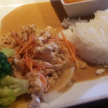 Sea Thai Restaurant - Praram chicken with completely finished delicious tom yum soup in the back - Thai Near Me - Orlando, Florida Sea Thai Restaurant - Praram chicken with completely finished delicious tom yum soup in the back - Thai Near Me - Orlando, Florida