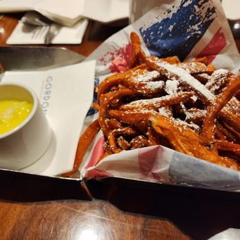 Gordon Ramsay Burger Las Vegas - Sweet potato fries with a vanilla powdered sugar and honey jalapeno mayo. Addicting! - Burgers Near Me - Las Vegas, Nevada