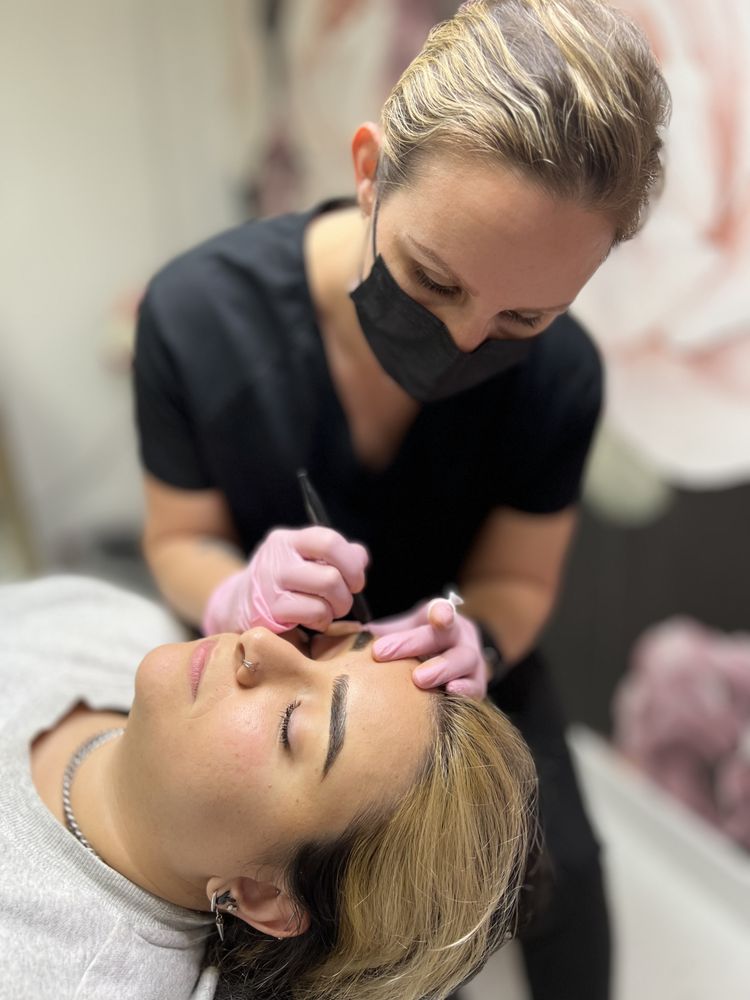 The Teal Room Beauty Bar Logo