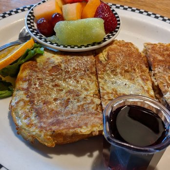 Black Bear Diner Beaverton - Blackberry stuffed toast without powdered sugar - American Near Me - Beaverton, Oregon