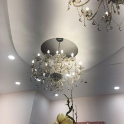 ZAR Beauty Bar à Beauté - Crystal chandeliers