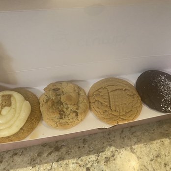 Crumbl - Brookhaven - Graham cracker teddy Graham , milk chocolate chip , peanut butter, molten lava - Bakeries Near Me - Atlanta, Georgia