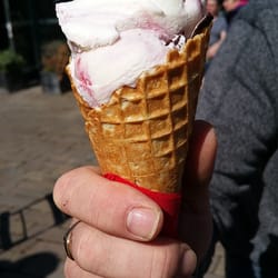 Bodnant Welsh Food - Ice cream from the icecream parlour