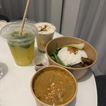 BOBI - Filipino Food - Kare Kare, Calamansi juice and Mango float - Filipino Near Me - Paris, 01 BOBI - Filipino Food - Kare Kare, Calamansi juice and Mango float - Filipino Near Me - Paris, 01