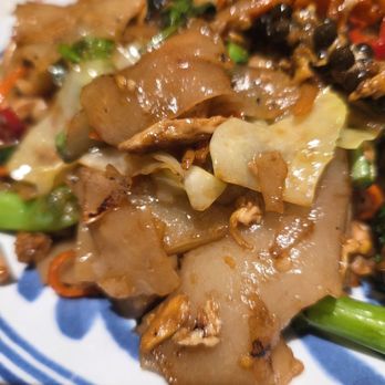 Som Tum Jinda - Pad kee mao - Thai Near Me - Toronto, Ontario Som Tum Jinda - Pad kee mao - Thai Near Me - Toronto, Ontario