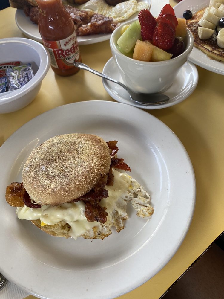 SEAPLANE DINER 72 Photos & 116 Reviews 307 Allens Ave, Providence