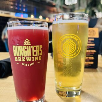 Burgh'ers Brewing - Farkleberry and 1890 Lager - Burgers Near Me - Pittsburgh, Pennsylvania