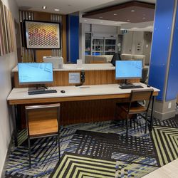 Holiday Inn Express & Suites