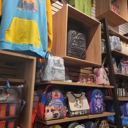 BoxLunch - Serramonte Center