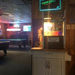 Uncle Ron's Spur Bar & Lounge - Paw-corn ma-chin