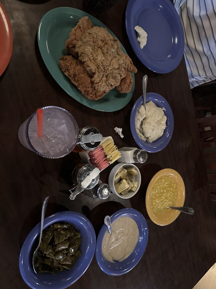 Babe's Chicken Dinner House Logo