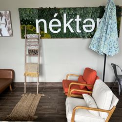 Nekter Juice Bar - Lounge area