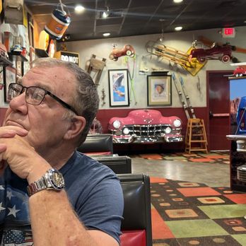 Derailed Diner - Inside of derailed diner - Diners Near Me - Robertsdale, Alabama