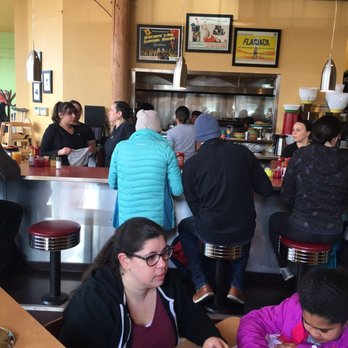 Geraldine's Counter - Geraldine's crowd! - American Near Me - Seattle, Washington