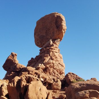 Arches National Park - Balanced rock - Parks Near Me