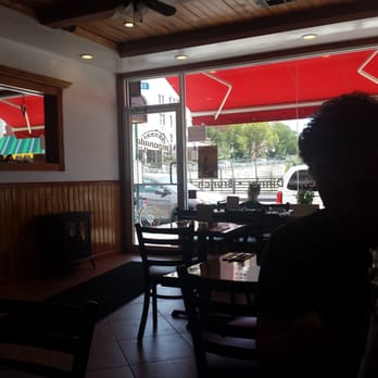 Empanada Loca - Almost 1 PM on a Wednesday. Nice air conditioning, clean restaurant, good view. - Empanadas Near Me - Brooklyn, New York Empanada Loca - Almost 1 PM on a Wednesday. Nice air conditioning, clean restaurant, good view. - Empanadas Near Me - Brooklyn, New York