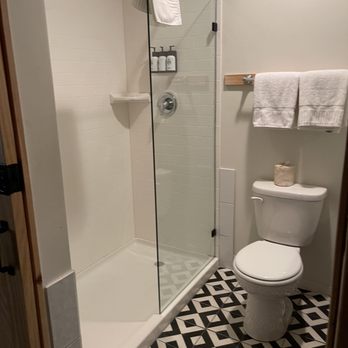 Sideways Inn - Bathroom - Hotels Near Me - Buellton, California Sideways Inn - Bathroom - Hotels Near Me - Buellton, California