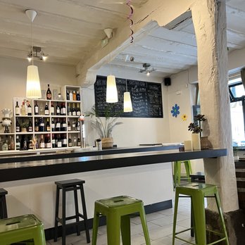 Somera Gastro Pub - Restaurants Near Me - Laredo, S