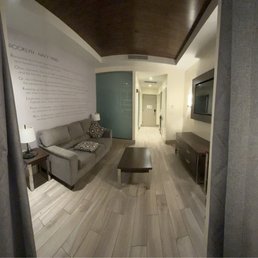 Sitting/tv room