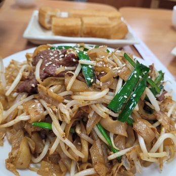 Asian BBQ & Noodle - 73. Beef Chow Fun (Dry) $17 - Chinese Near Me - Las Vegas, Nevada