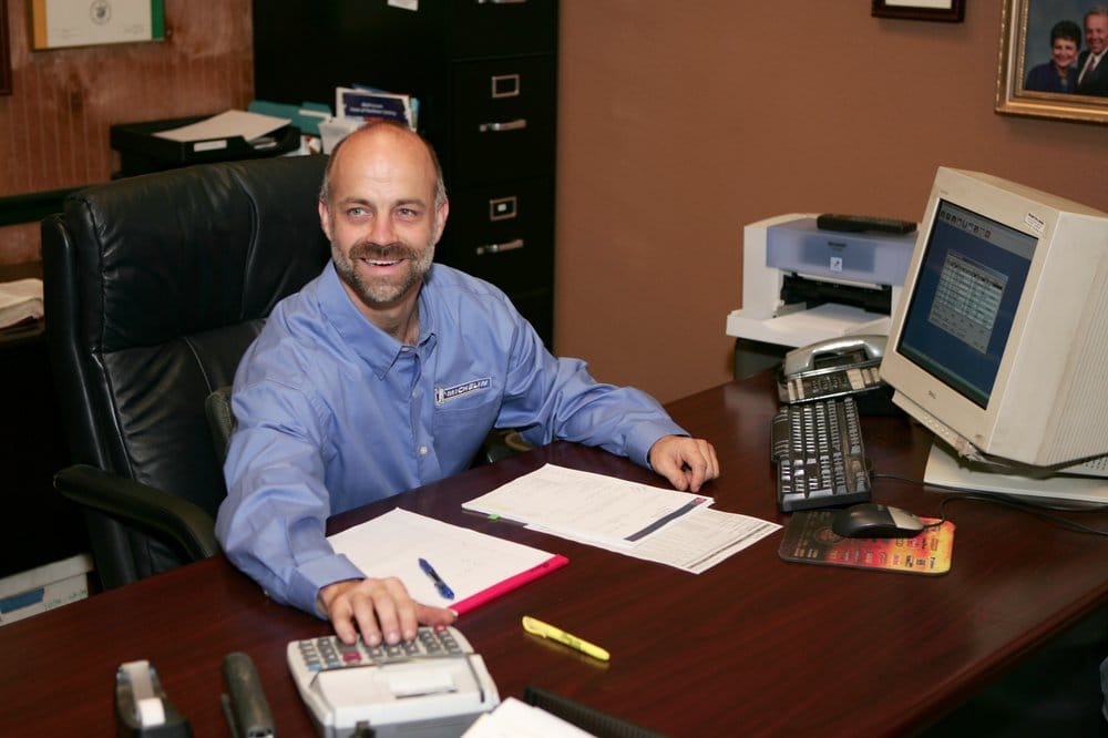 DISCOUNT TIRE & SERVICE Updated September 2024 12 Reviews 180