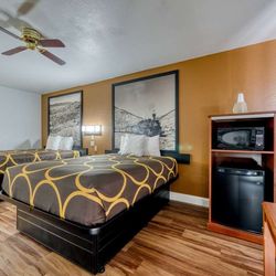 Super 8 by Wyndham Alamosa - Guest room