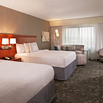 Courtyard by Marriott Hartford Farmington - Traveling with a friend? Book our popular Extended Queen/Queen Room with extra bed space and comfy sofa. - Hotels Near Me - Farmington, Connecticut