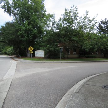 Chiropractic USA - The sign and building.  Enter driveway on the left just past this street. - Chiropractors Near Me - Mount Pleasant, South Carolina