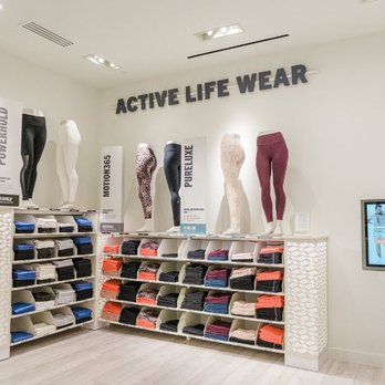 Fabletics - Sports Wear Near Me - St. Louis, Missouri