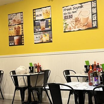 Pho Ga 88 - the interior of a restaurant - Noodles Near Me - Union City, California Pho Ga 88 - the interior of a restaurant - Noodles Near Me - Union City, California