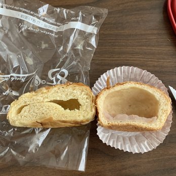 85°C Bakery Cafe-Concord - Inside of buns, where's the filling??? Both were labeled as taro - Bakeries Near Me - Concord, California