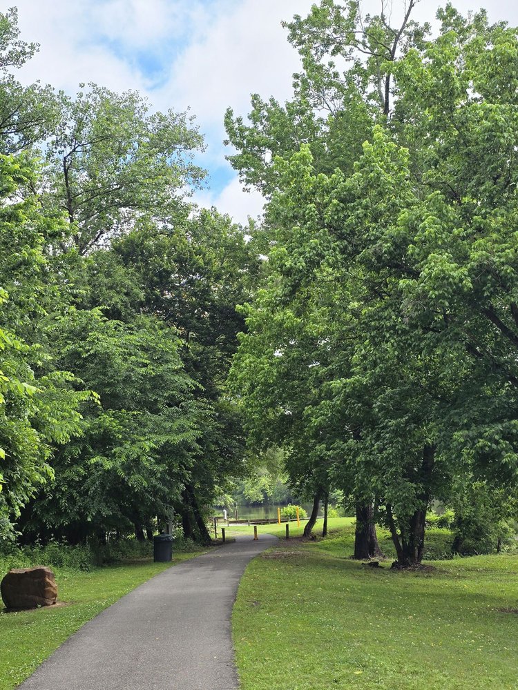 Social spots from Roslyn Landing Park