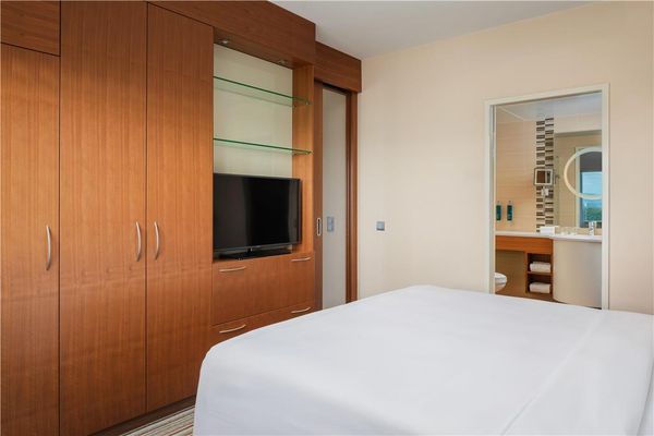 Hilton Frankfurt Airport by null