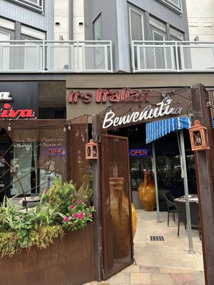 It's Italian Cucina by null