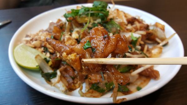 Photo of 1618 Asian Fusion - Austin, TX, US. Crispy pad thai